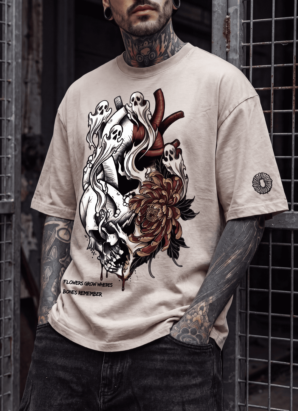 T-Shirt Oversize | Flowers grow wheres bones remember
